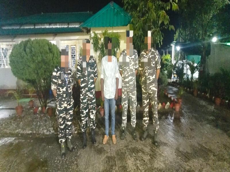 बंगाल में भारत-नेपाल सीमा के पास एसएसबी ने बांग्लादेशी नागरिक को पकड़ा