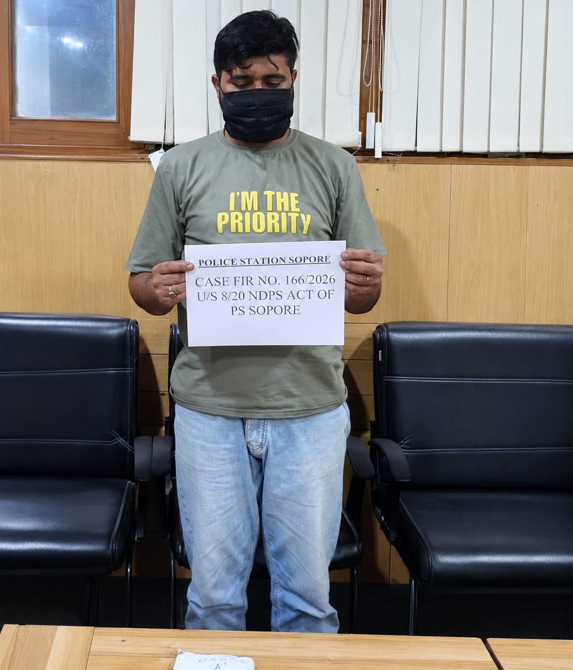 जम्मू-कश्मीर: बांदीपोरा में पुलिस ने तीन लोगों को गिरफ्तार किया, चरस बरामद