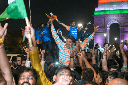 भारत के विश्व विजेता बनने पर देशभर में उल्लास का माहौल, लोगों ने मनाया जश्न
