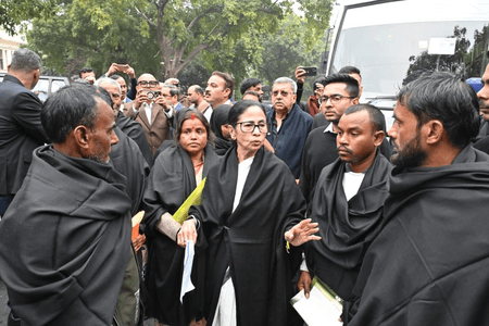 दिल्ली: सीएम ममता बनर्जी की अगुवाई में मुख्य चुनाव आयुक्त से मिला टीएमसी का प्रतिनिधिमंडल