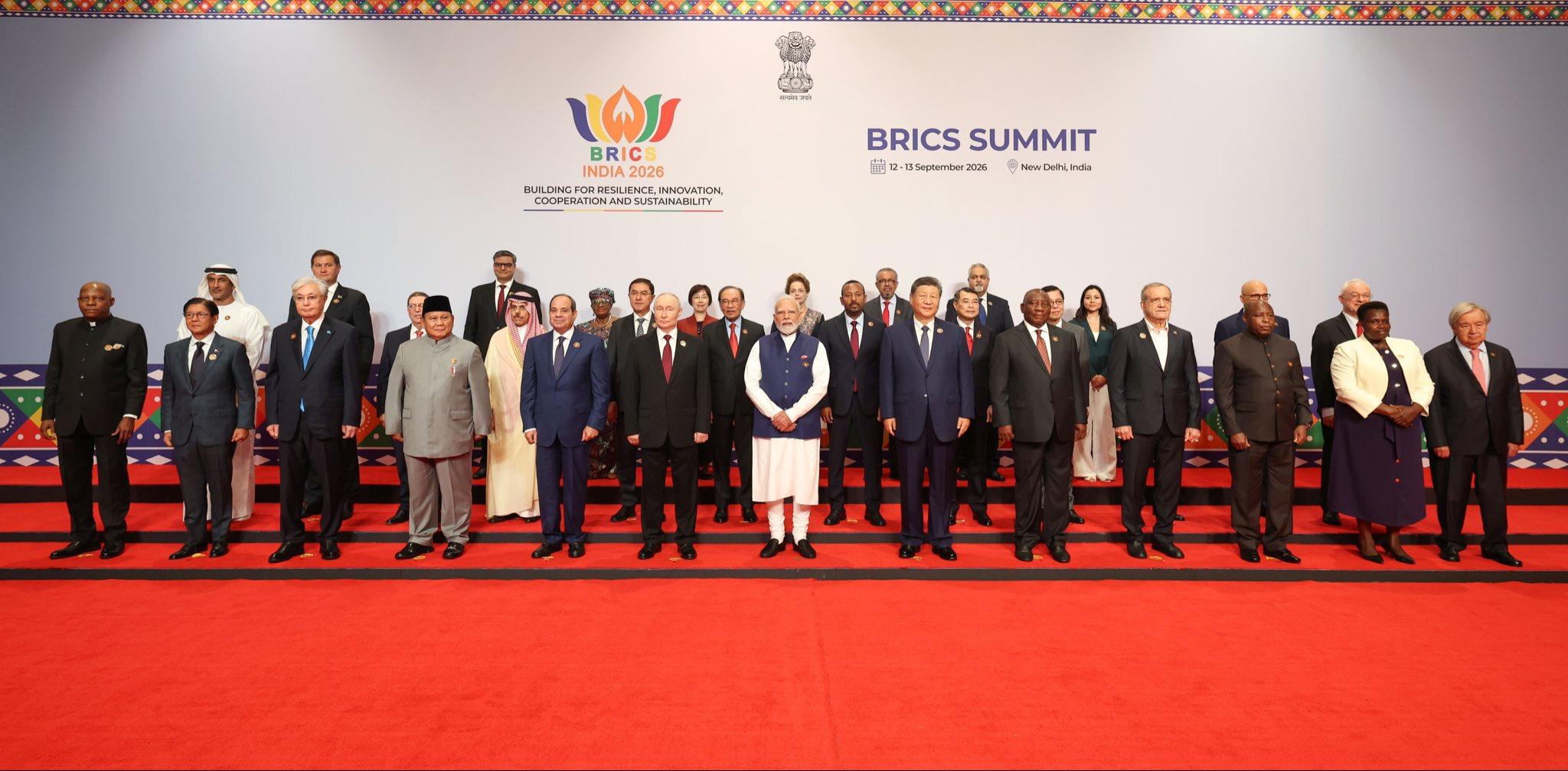 ब्रिक्स शिखर सम्मेलन: प्रधानमंत्री मोदी ने ब्रिक्स सदस्यों के साथ खिंचवाई फैमिली फोटो