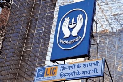 एलआईसी का शेयर करीब 8 प्रतिशत फिसला, सरकार ओएफएस के जरिए 6.5 प्रतिशत हिस्सेदारी की कर रही बिक्री