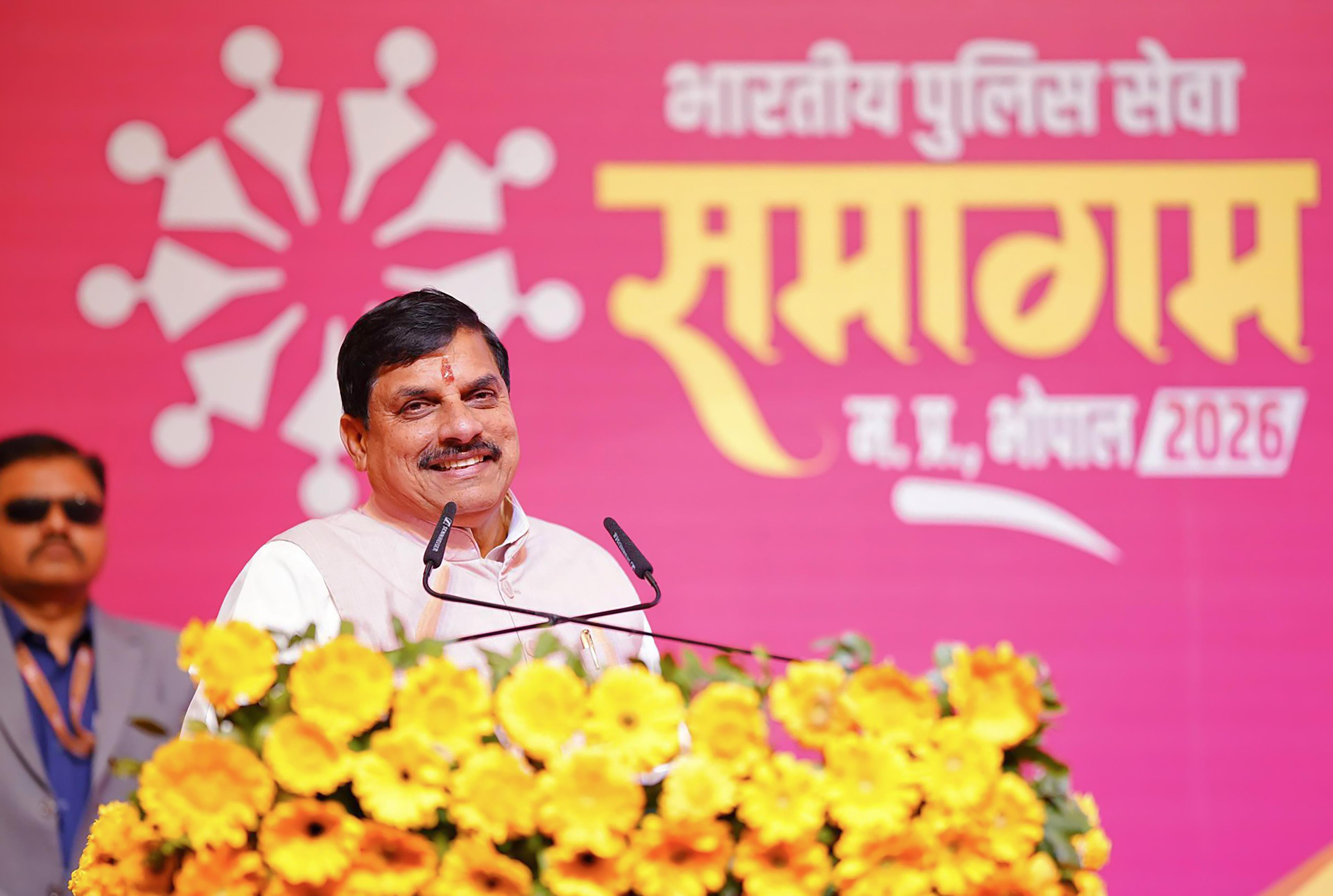 राजगढ़ में दिव्यांगजनों को ट्राई साइकिल और लखपति दीदी समूहों को इलेक्ट्रिक व्हीकल वितरित