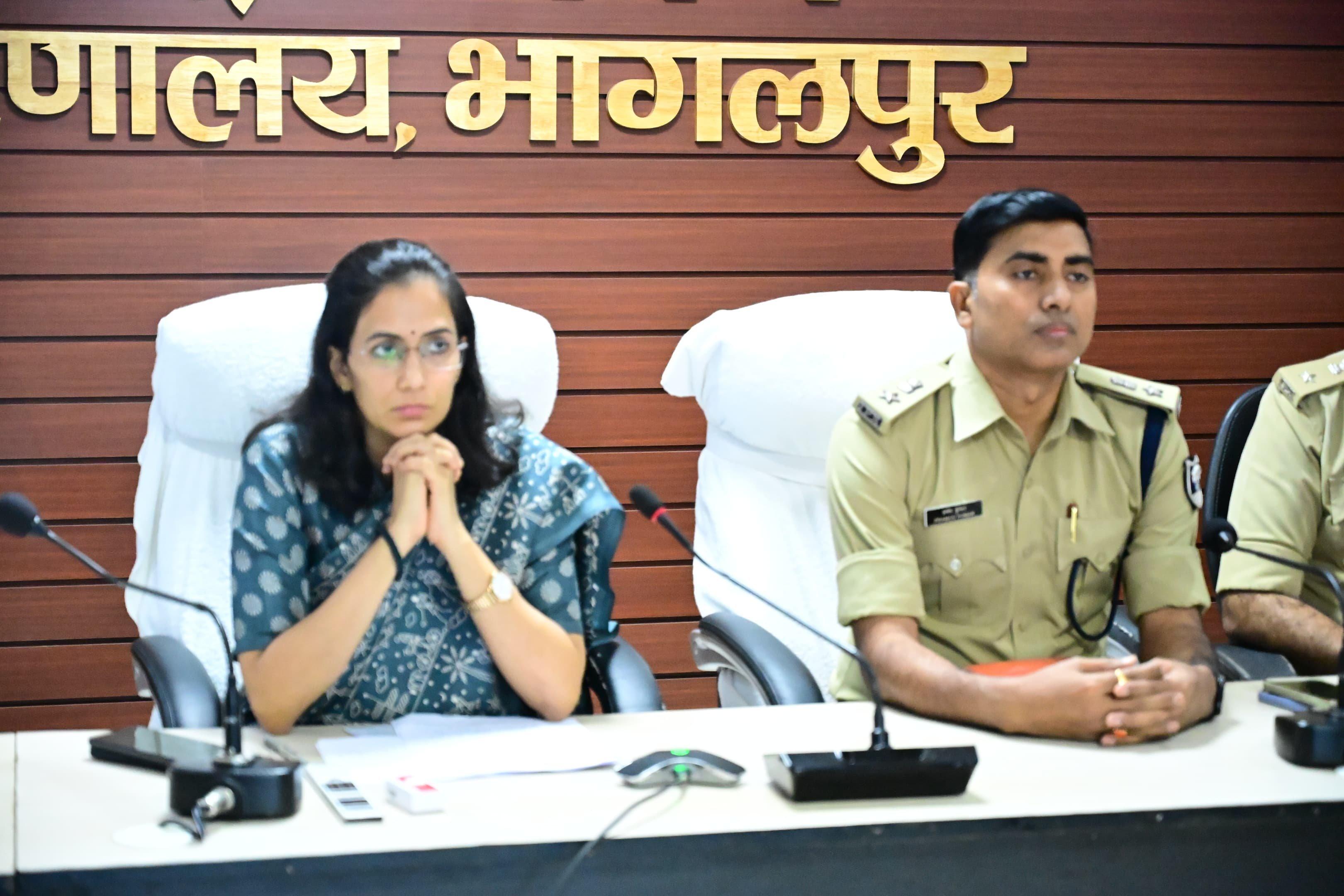 बिहार: जिलाधिकारी जनता दरबार में सुनी आमजन की समस्याएं, त्वरित निष्पादन के दिए निर्देश