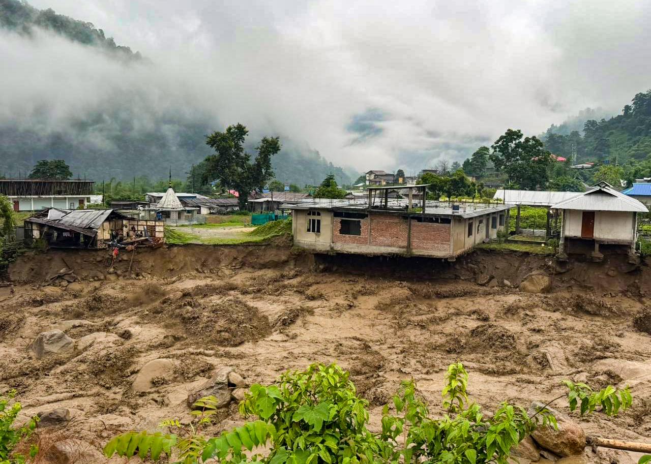 अरुणाचल फ्लैश फ्लड: 4 लापता लोगों की तलाश जारी, असम ने निचले इलाकों पर असर को लेकर जारी किया हाई अलर्ट