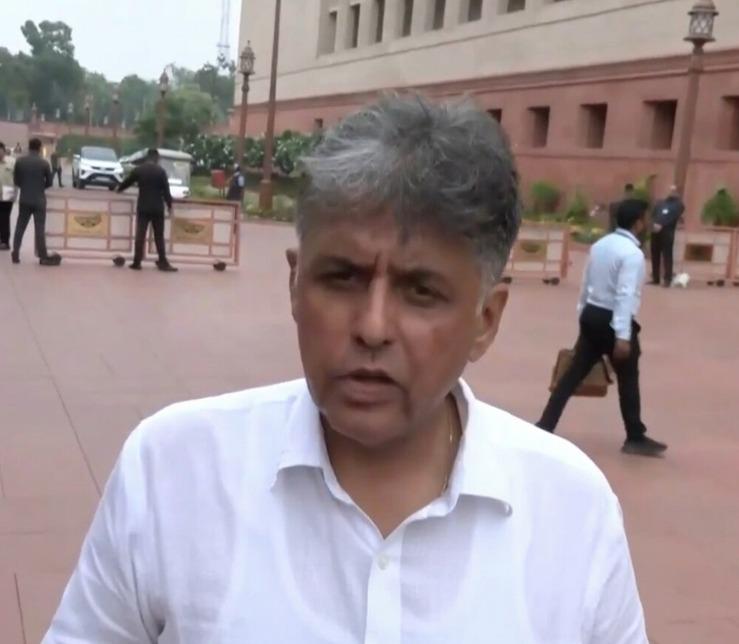 विपक्षी सांसदों ने की मांग, सरकार नीट, शिक्षा व्यवस्था सहित बुनियादी मुद्दों पर करे चर्चा