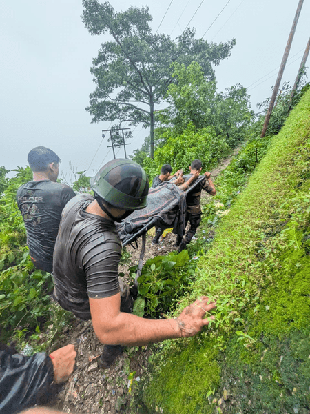 भारतीय सेना की व्हाइट नाइट कोर ने भूस्खलन के बाद वैष्णो देवी, कटरा में राहत अभियान चलाया