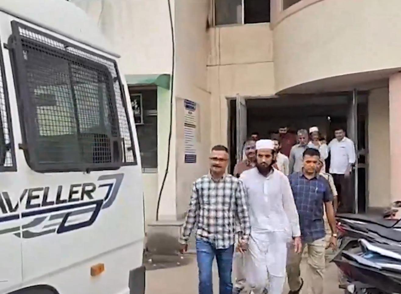 गुजरात एटीएस ने 8 संदिग्ध आतंकियों को कोर्ट में पेश किया, हथियार और जहरीली गैस बनाने की ट्रेनिंग का खुलासा