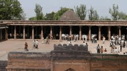 भोजशाला परिसर में कड़ी सुरक्षा के बीच नमाज अदा की गई, 8000 से ज्यादा जवान रहे तैनात
