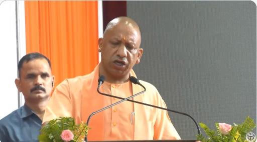 फायर एनओसी की वैधता समाप्त होने से पहले ही जारी करें नोटिस, जनसुरक्षा से कोई समझौता नहीं: सीएम योगी