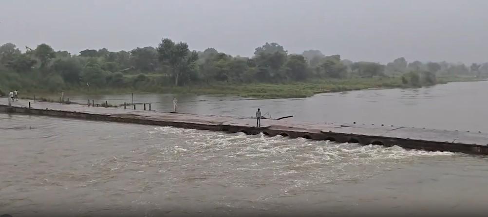 राजस्थान में मूसलाधार बारिश से जनजीवन प्रभावित, भरतपुर का बरेठा बांध भराव क्षमता के करीब; 50 गांवों के लिए अलर्ट
