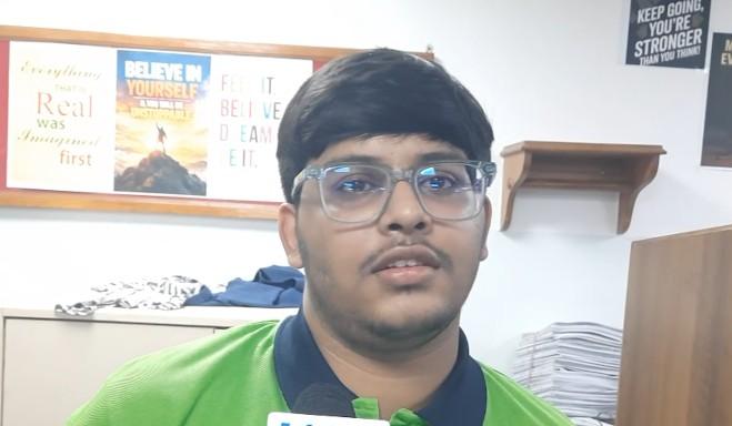 री-नीट के बाद बढ़े अंक, रैंक में हुआ बड़ा सुधार, टॉपर्स बोले- दूसरी परीक्षा हमारे लिए रही ज्यादा अनुकूल