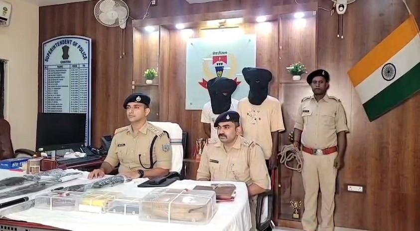 झारखंड : चतरा में मुठभेड़ के बाद पुलिस ने अपहृत छह ग्रामीणों को छुड़ाया, पांच बदमाश गिरफ्तार