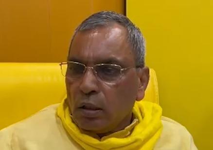 कम से कम भगवान कृष्ण के तो बनकर रहिए भाई