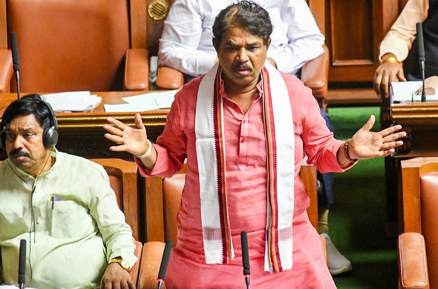 कर्नाटक भाजपा ने 225 करोड़ के 'गृह लक्ष्मी' घोटाले का मुद्दा उठाया