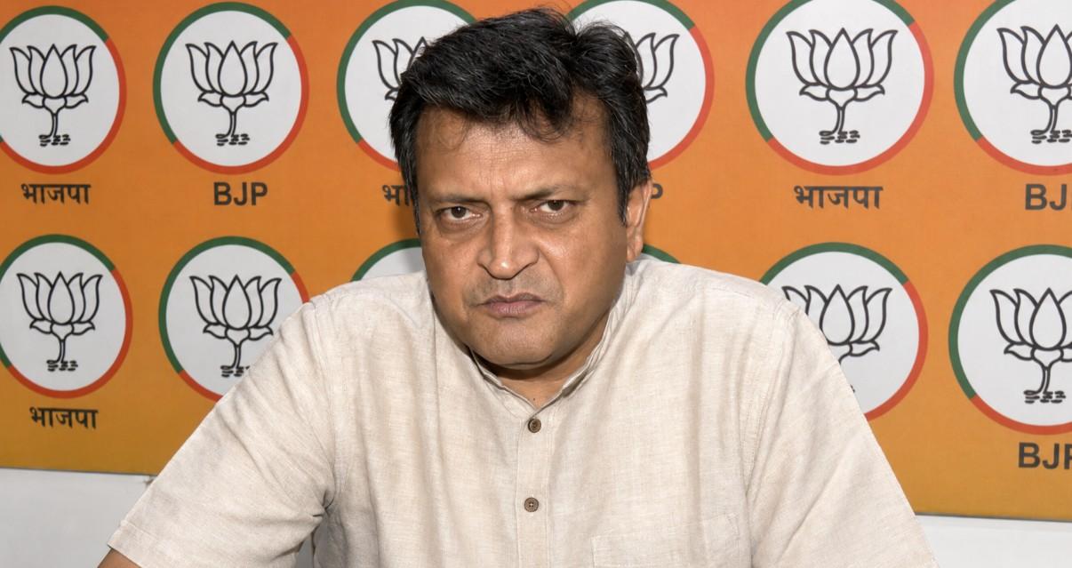 अधिकांश शिवसैनिक शिंदे के नेतृत्व वाली शिवसेना के साथ खड़े हैं : अजय आलोक