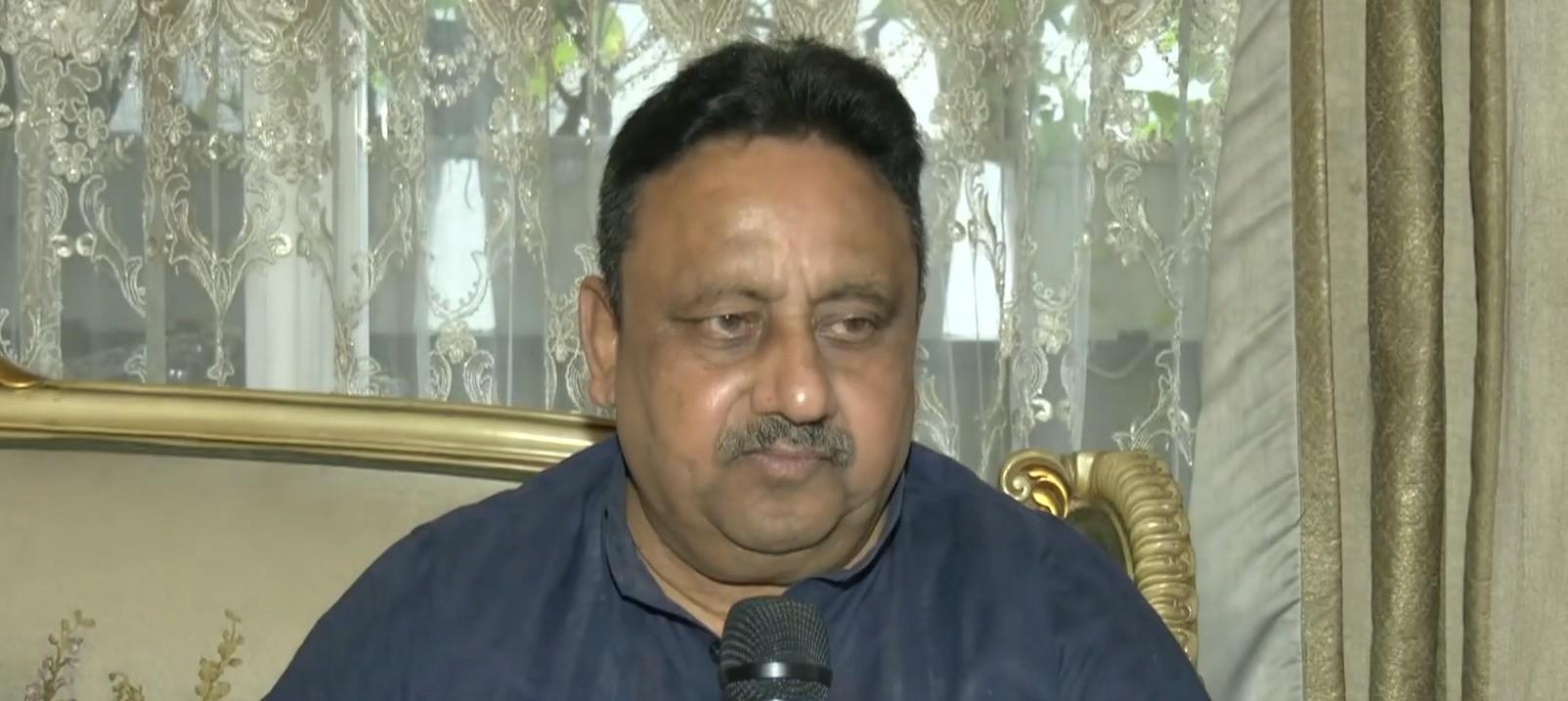 देश आगे बढ़ रहा, झूठ पीछे छूट रहा