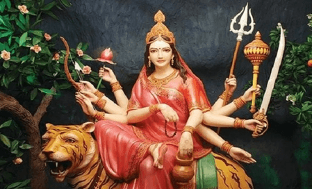 नवरात्रि के पांचवे दिन करें मां स्कंदमाता की पूजा, पाएं ज्ञान और शक्ति का आशीर्वाद
