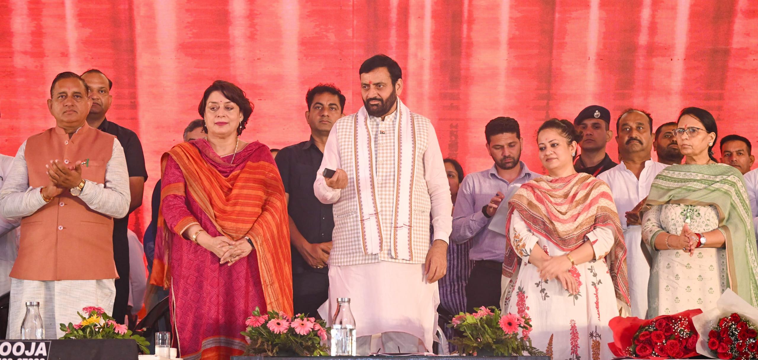 हरियाणा के मुख्यमंत्री ने 325 अमृत सरोवर और 70 एम्बुलेंस लोगों को समर्पित किए