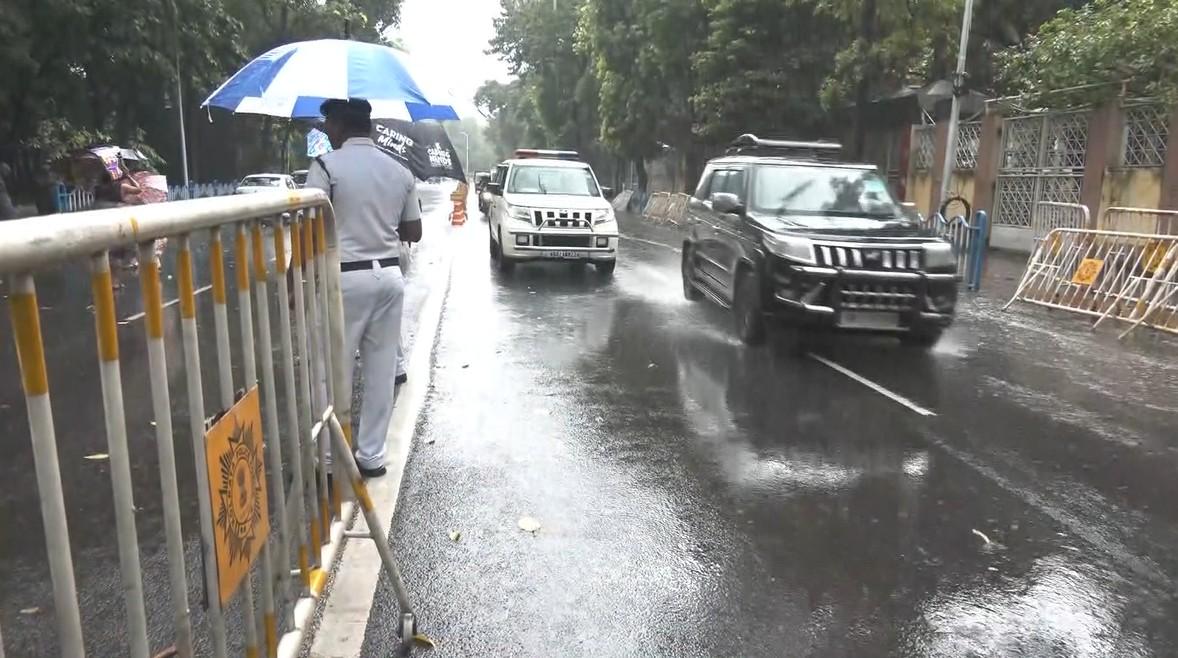 दक्षिण बंगाल में भारी बारिश की चेतावनी, कई जिलों में येलो अलर्ट जारी