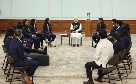 प्रधानमंत्री मोदी ने महिला वर्ल्ड कप चैंपियंस से की मुलाकात, खिलाड़ियों से की बातचीत