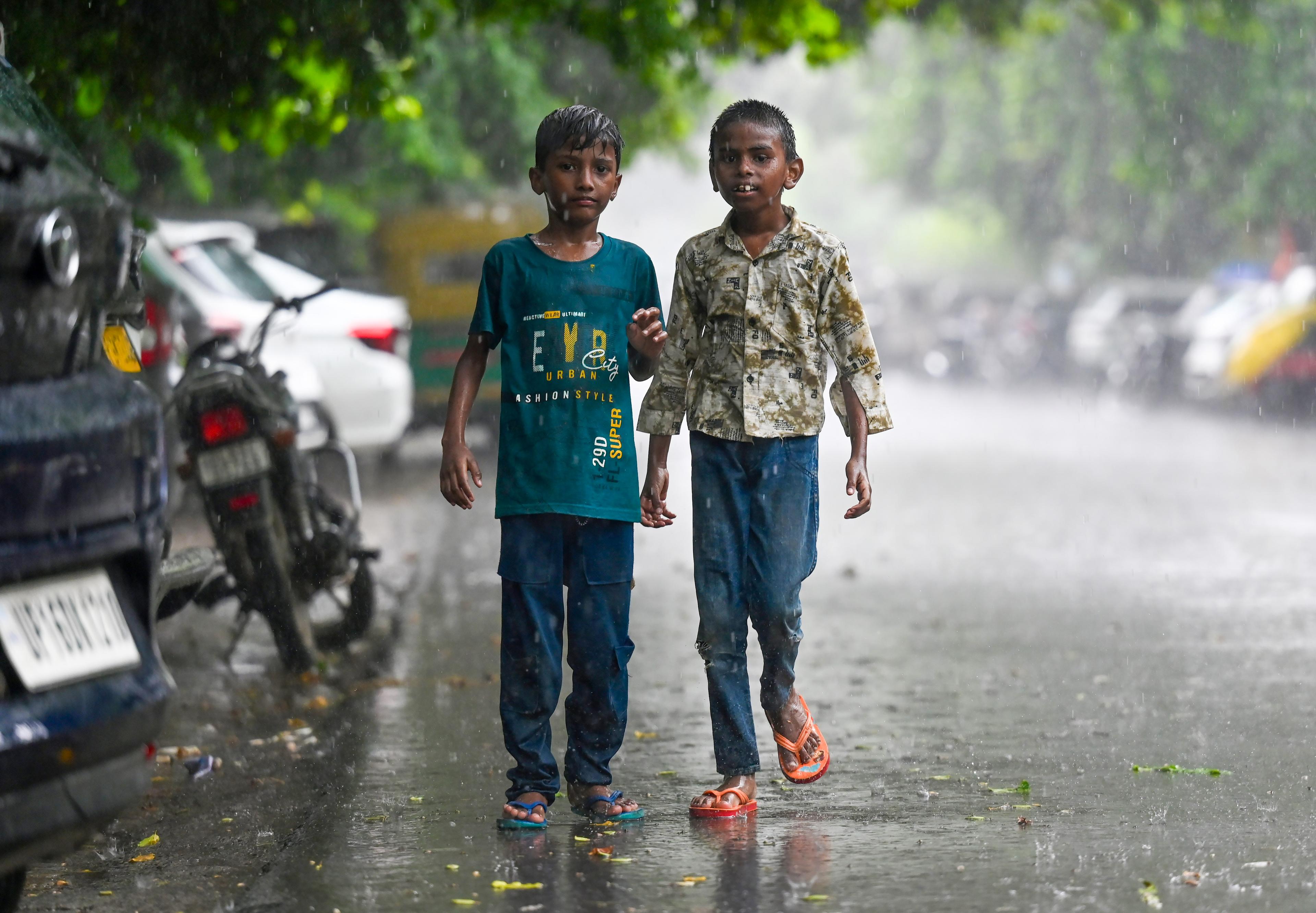बिना