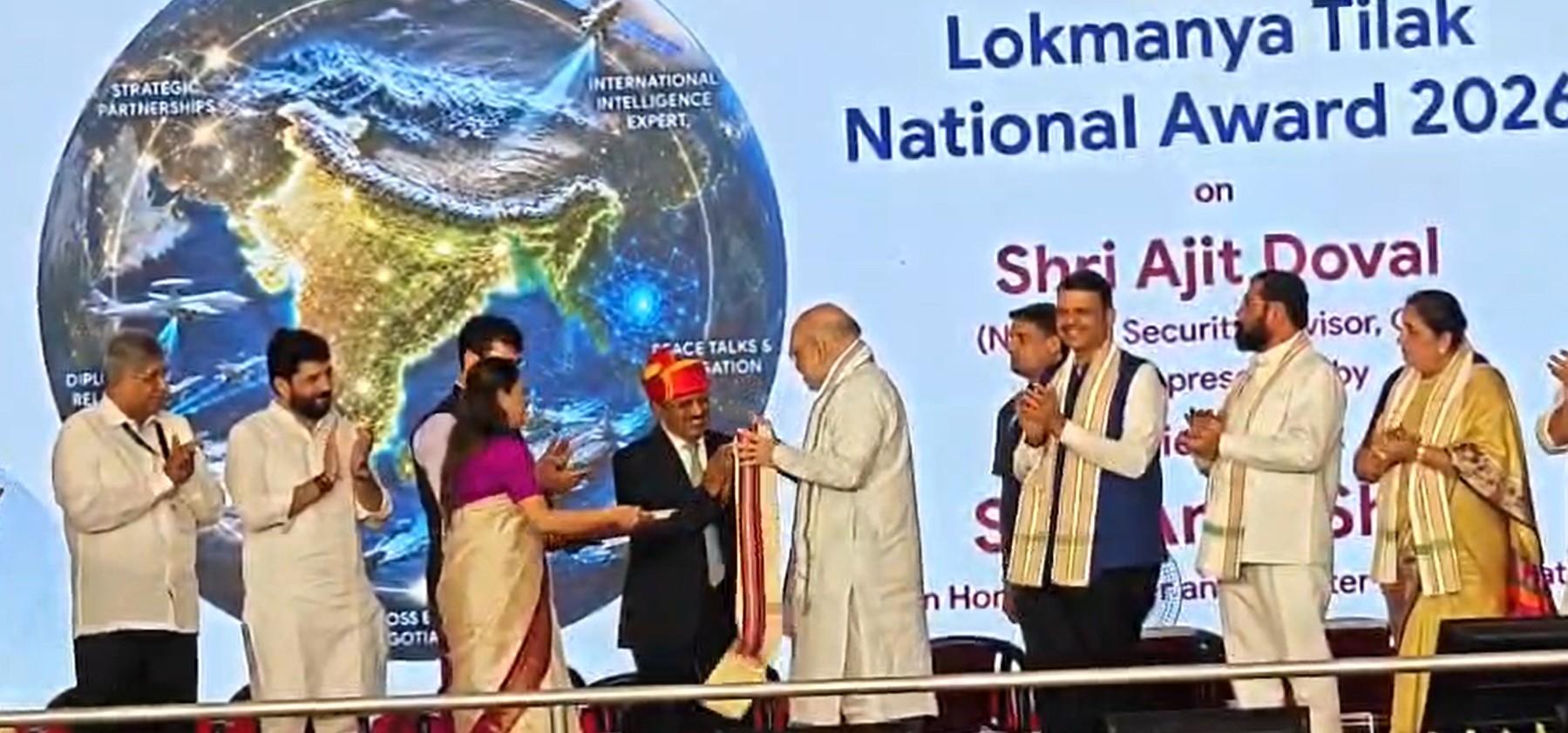 गृह मंत्री अमित शाह ने अजीत डोभाल को लोकमान्य तिलक नेशनल अवॉर्ड से किया सम्मानित