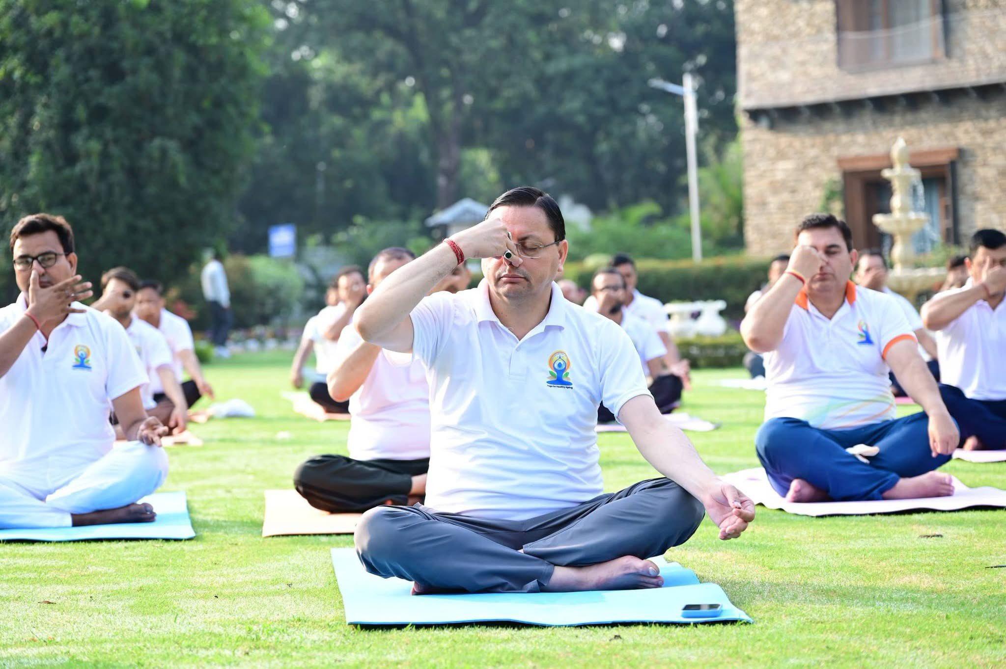 अंतरराष्ट्रीय योग दिवस से पहले लोगों ने किया योगाभ्यास, सीएम धामी बोले-योग को दिनचर्या का हिस्सा बनाएं