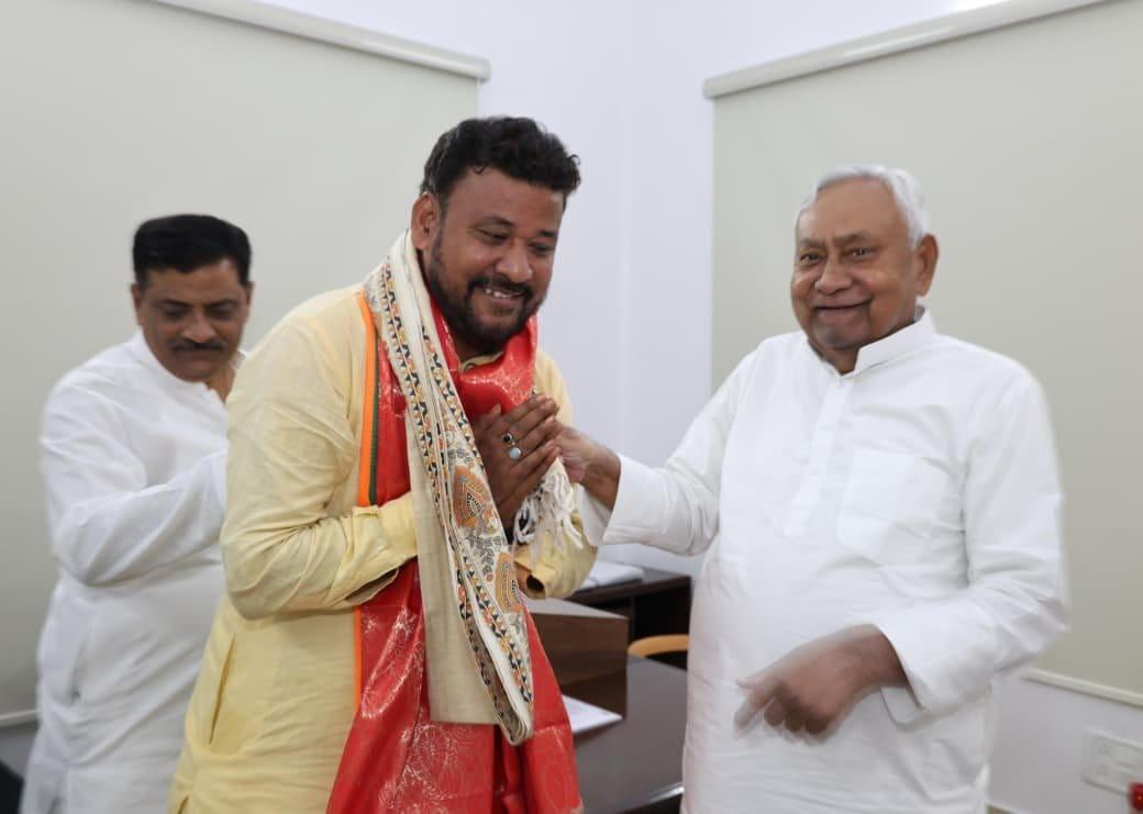 बांकीपुर उपचुनाव: अभिषेक सिन्हा ने नीतीश कुमार से मुलाकात की