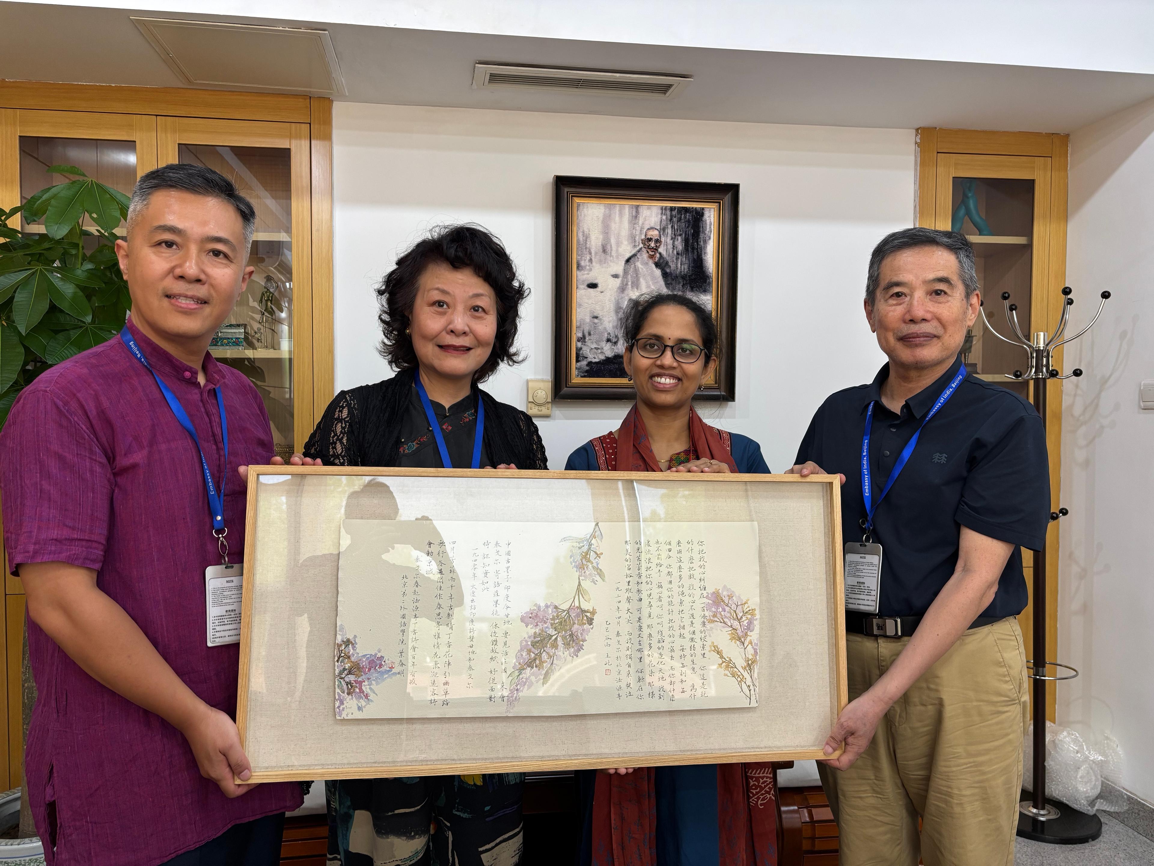 पेइचिंग में ‘रीडिंग वीक’ ने मजबूत किए भारत-चीन के सांस्कृतिक संबंध, टैगोर-थीम वाली कलाकृति बनी विशेष आकर्षण