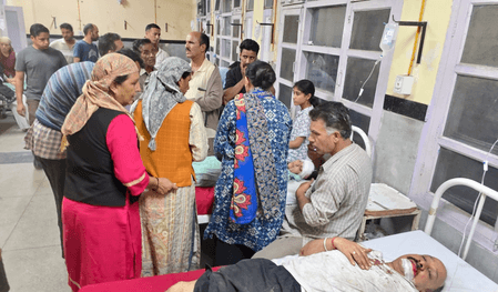 जम्मू-कश्मीर: डंपर से टकराई अमरनाथ तीर्थयात्रियों की गाड़ी, छह श्रद्धालु घायल