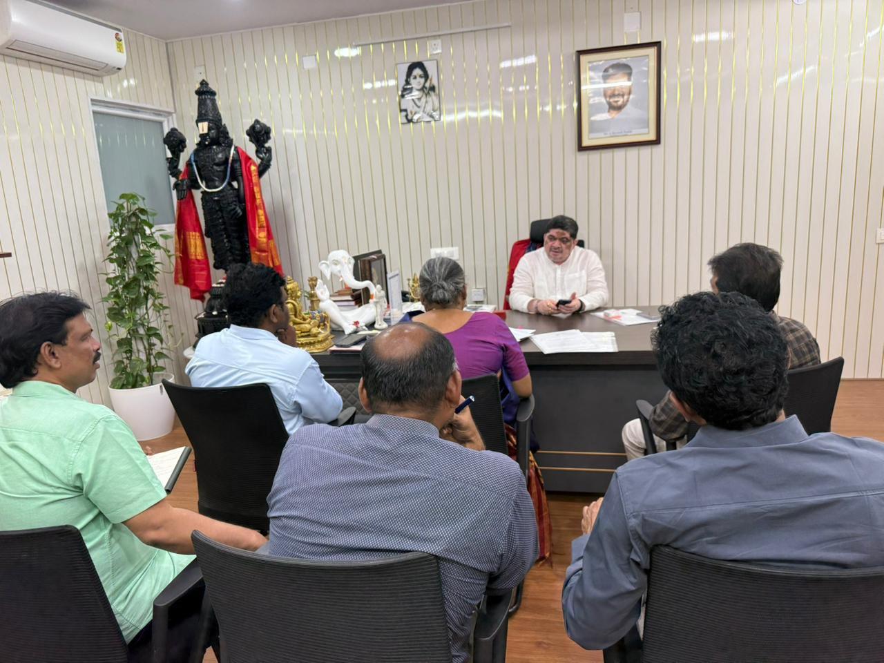 हैदराबाद: पिछड़ा वर्ग कल्याण योजनाओं की समीक्षा बैठक, मंत्री पोन्नम प्रभाकर ने अधिकारियों को दिए निर्देश