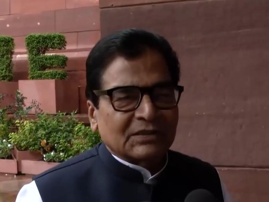 मोहन भागवत के जेन-जी वाले बयान पर सपा का पलटवार, कहा- युवाओं से मिल रही चुनौतियों से सरकार चिंतित
