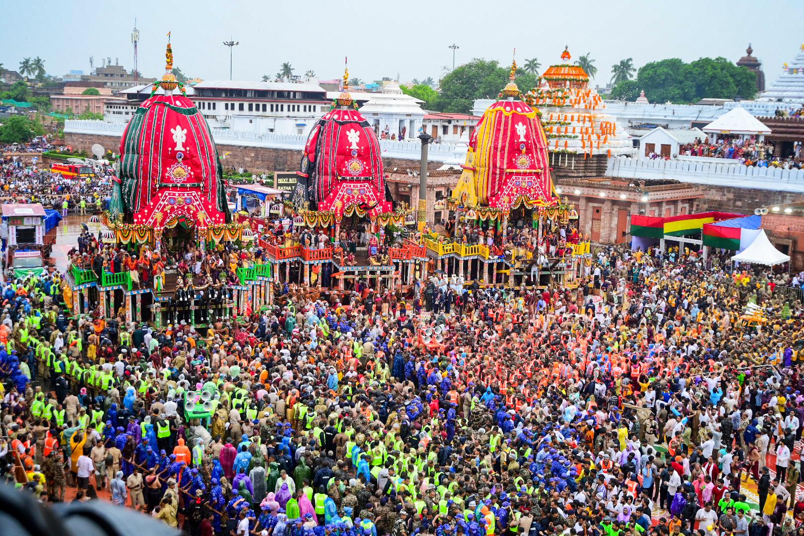 पुरी रथ यात्रा में श्रद्धालु की मौत पर सियासत, विपक्ष ने सरकार को घेरा