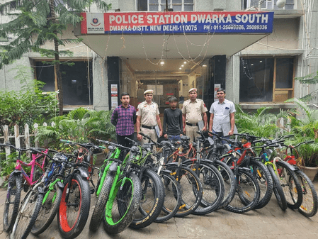 दिल्ली : द्वारका में कुख्यात साइकिल चोर गिरफ्तार, 16 चोरी की साइकिल बरामद