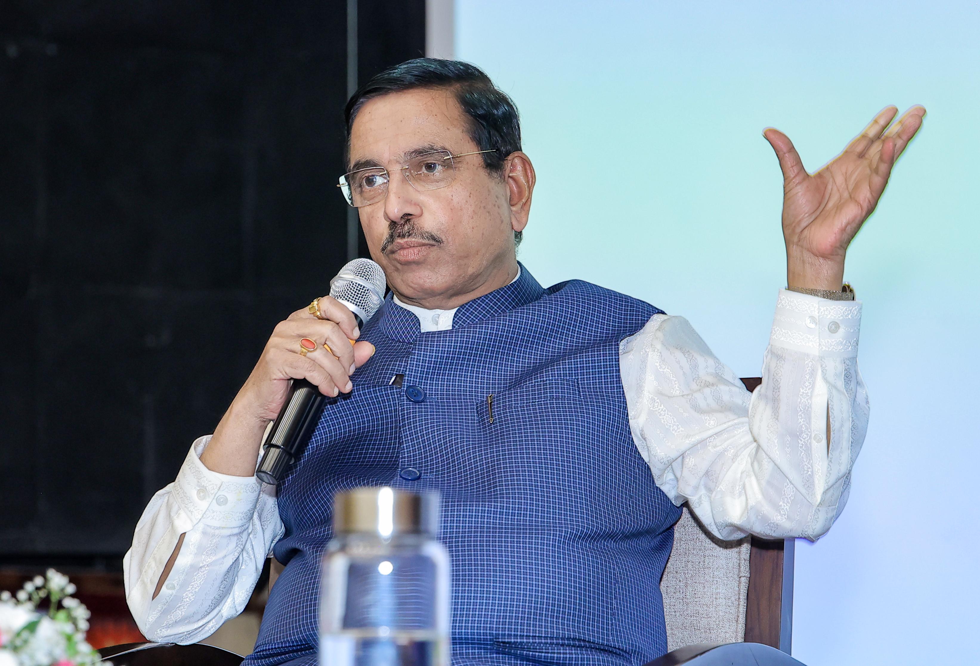 कर्नाटक एसआईआर में गड़बड़ियों का आरोप, एनडीए प्रतिनिधिमंडल ने चुनाव आयोग से की शिकायत