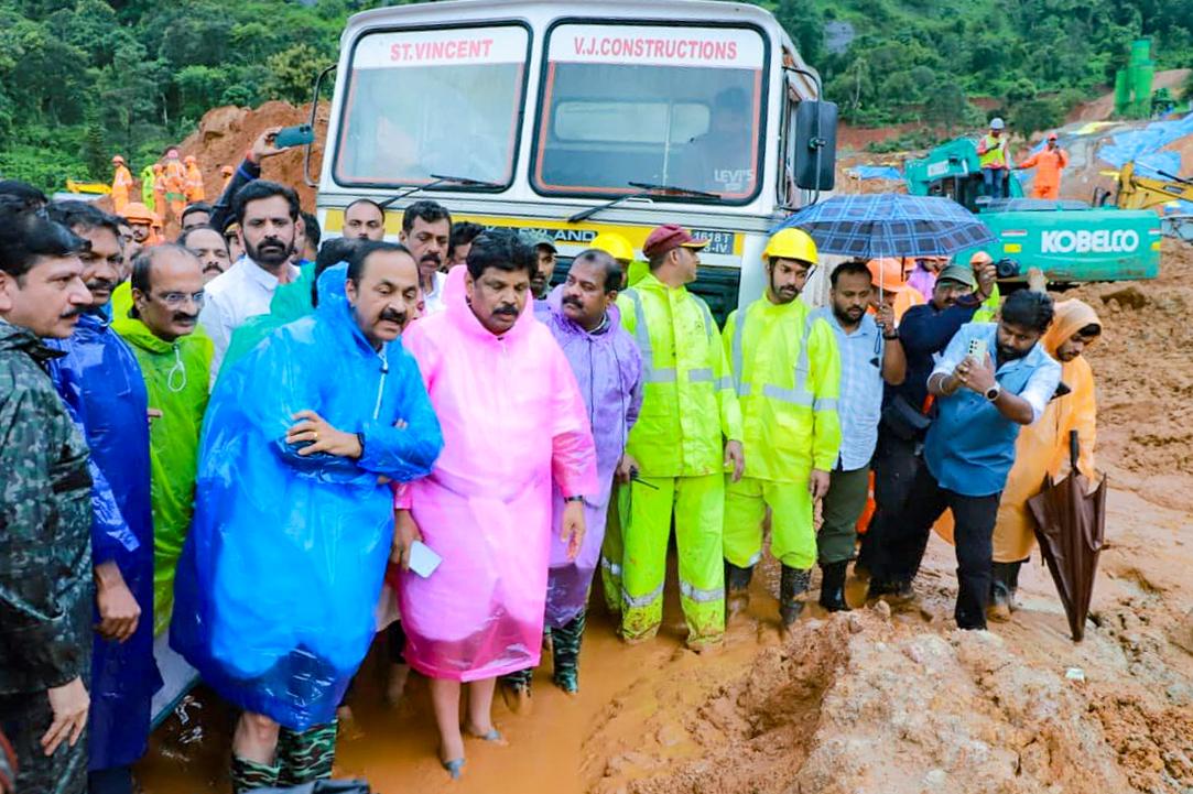 केरल में भारी बारिश से तीन लोगों की मौत, मुख्यमंत्री सतीशन ने व्यापक राहत कार्य के आदेश दिए