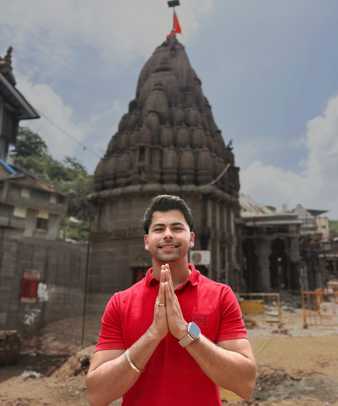 टीवी अभिनेता सिद्धार्थ निगम ने परिवार के साथ भगवान भीमाशंकर के दर्शन किए, बोले- हर हर महादेव