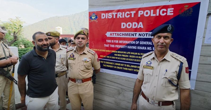जम्मू-कश्मीर: डोडा पुलिस की बड़ी कार्रवाई, 52 लाख रुपए की आवासीय संपत्ति कुर्क