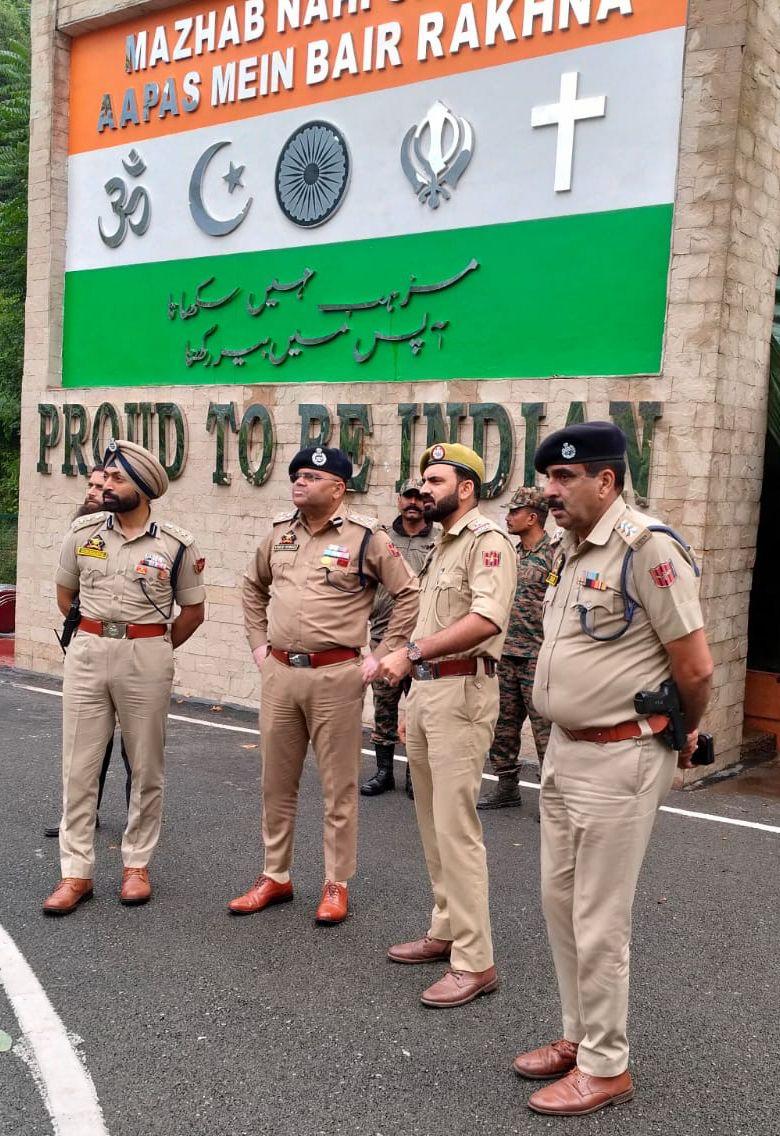 उत्तरी कश्मीर के डीआईजी ने उरी उपमंडल में सुरक्षा और पुलिस व्यवस्था की समीक्षा की
