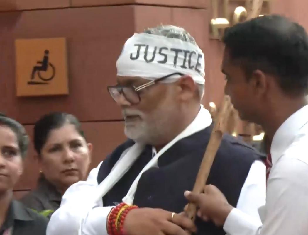 इंडिया ब्लॉक के सांसदों ने सरकार से मांगा जवाब, कहा-छात्रों पर गोली चलाने जैसी नौबत क्यों आई? चर्चा से ही निकलेगा समाधान