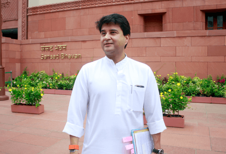 मध्य प्रदेश : बाढ़ प्रभावित क्षेत्र को लेकर सिंधिया की बैठक, अधिकारियों को हरसंभव मदद का दिया निर्देश