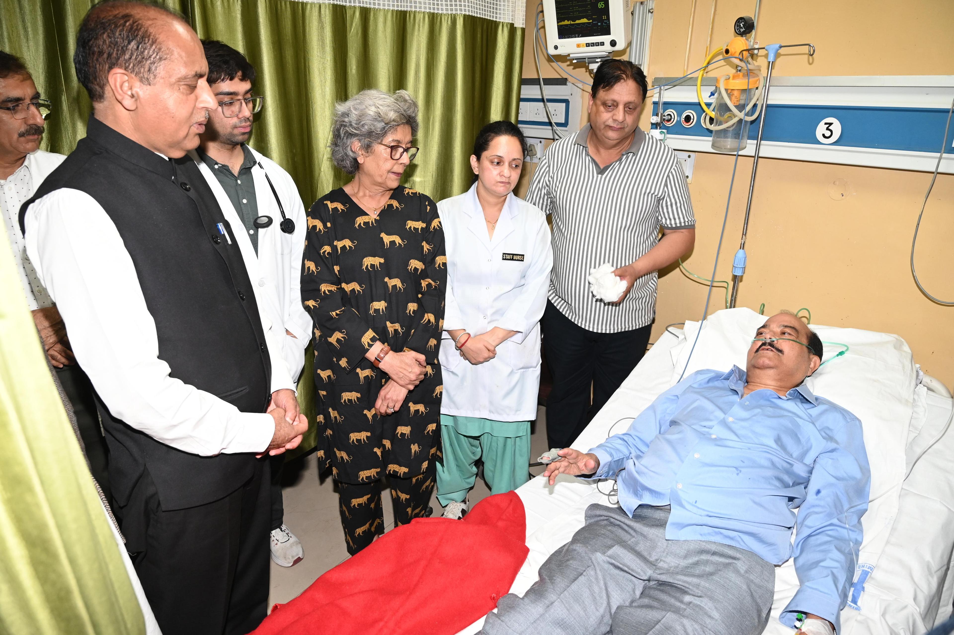 हिमाचल प्रदेश: राजीव बिंदल और जयराम ठाकुर ने अस्पताल में भर्ती भाजपा सांसद हर्ष महाजन का हालचाल जाना