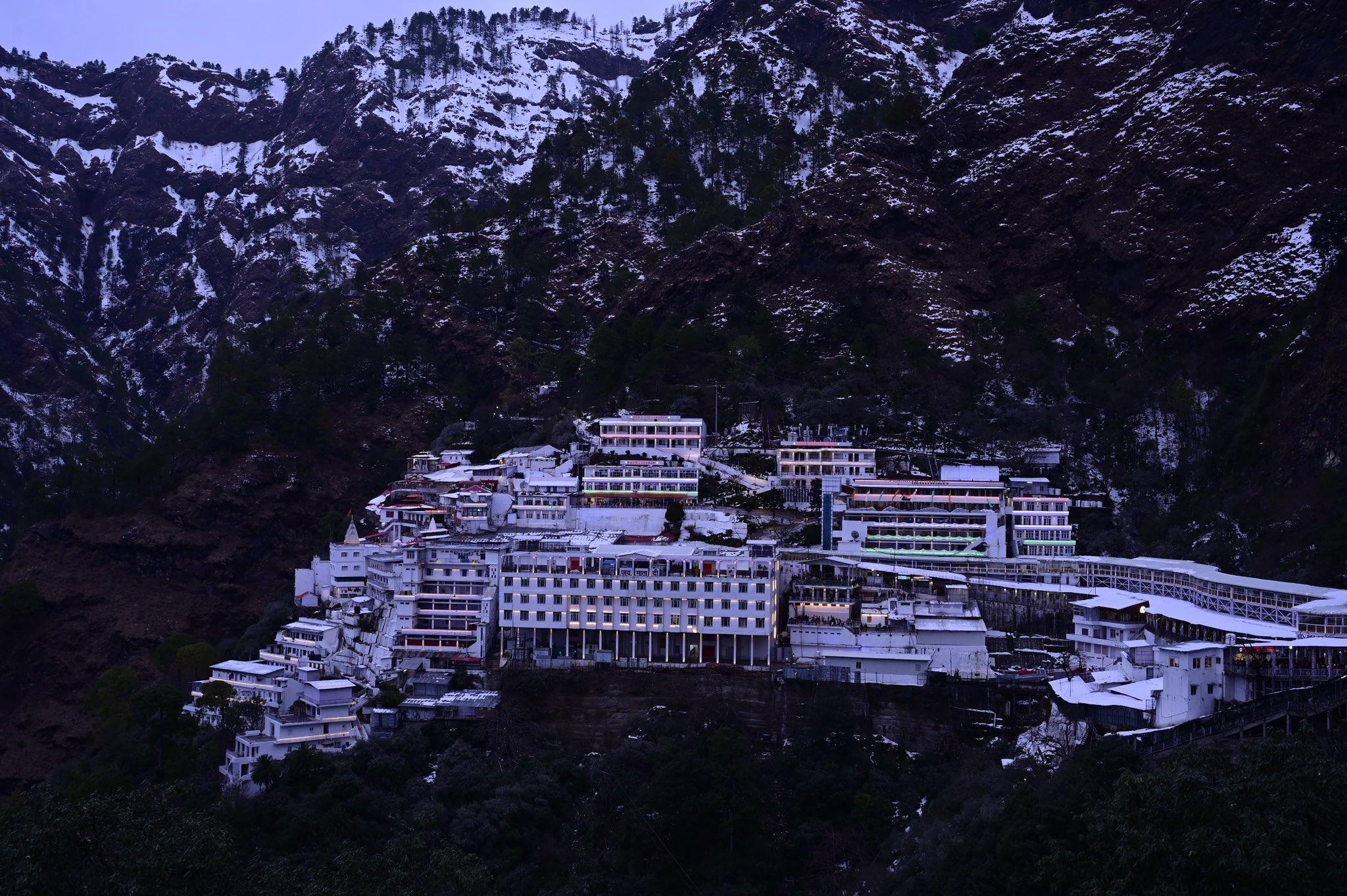 माता वैष्णो देवी मार्ग पर भूस्खलन, बैटरी कार सेवा प्रभावित, यात्रा पर असर नहीं
