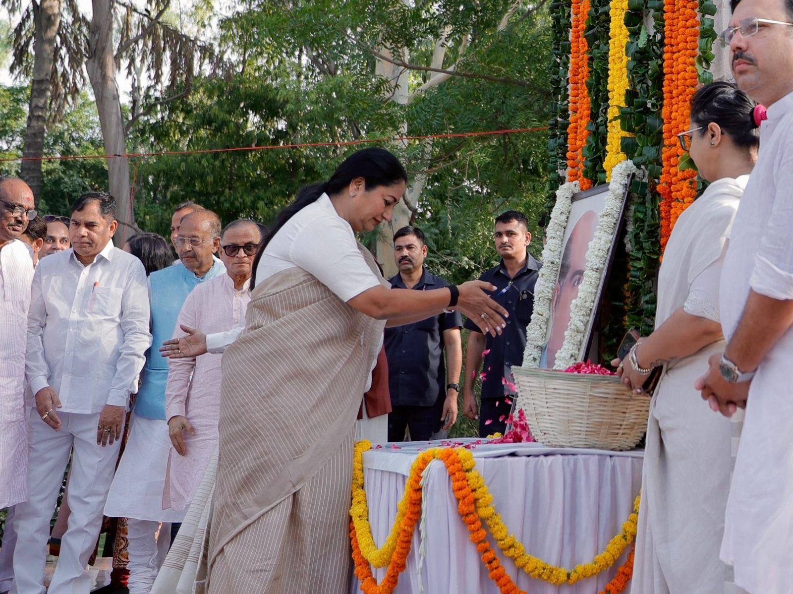 श्यामा प्रसाद मुखर्जी की पुण्यतिथि पर दिल्ली की सीएम रेखा गुप्ता समेत अन्य नेताओं ने दी श्रद्धांजलि