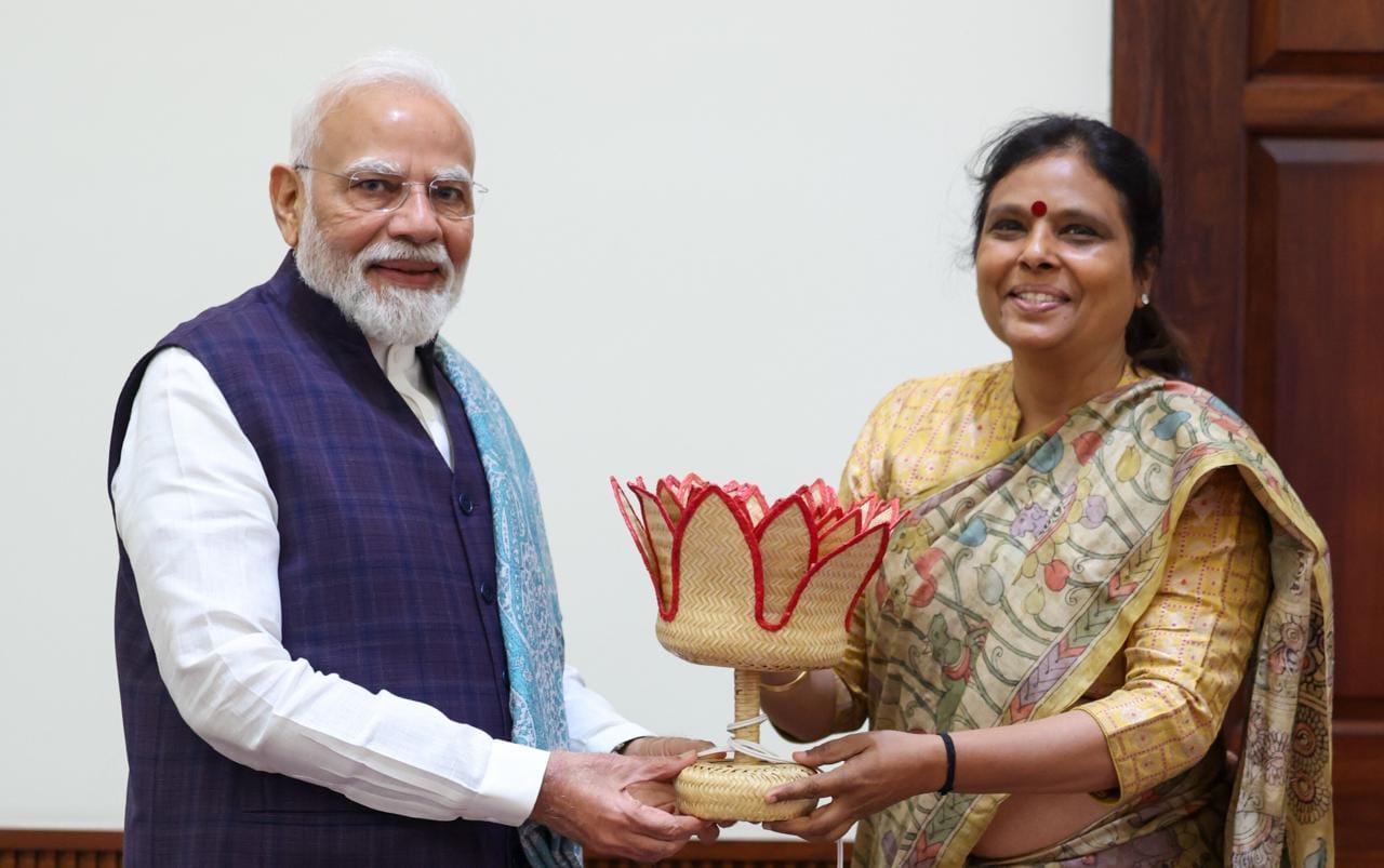 गुरु पूर्णिमा के अवसर पर प्रधानमंत्री मोदी का आशीर्वाद मिलना जीवन का सबसे गौरवपूर्ण क्षण: अर्चना गुप्ता