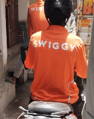 गिग वर्कर्स की हड़ताल के बीच स्विगी और जोमैटो ने बढ़ाया डिलीवरी इंसेंटिव