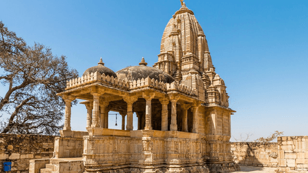 इंडो-आर्यन स्थापत्य शैली में बना 16वीं शताब्दी का अद्भुत मंदिर, यहां श्रीकृष्ण-मीरा के दिव्य प्रेम की झलक