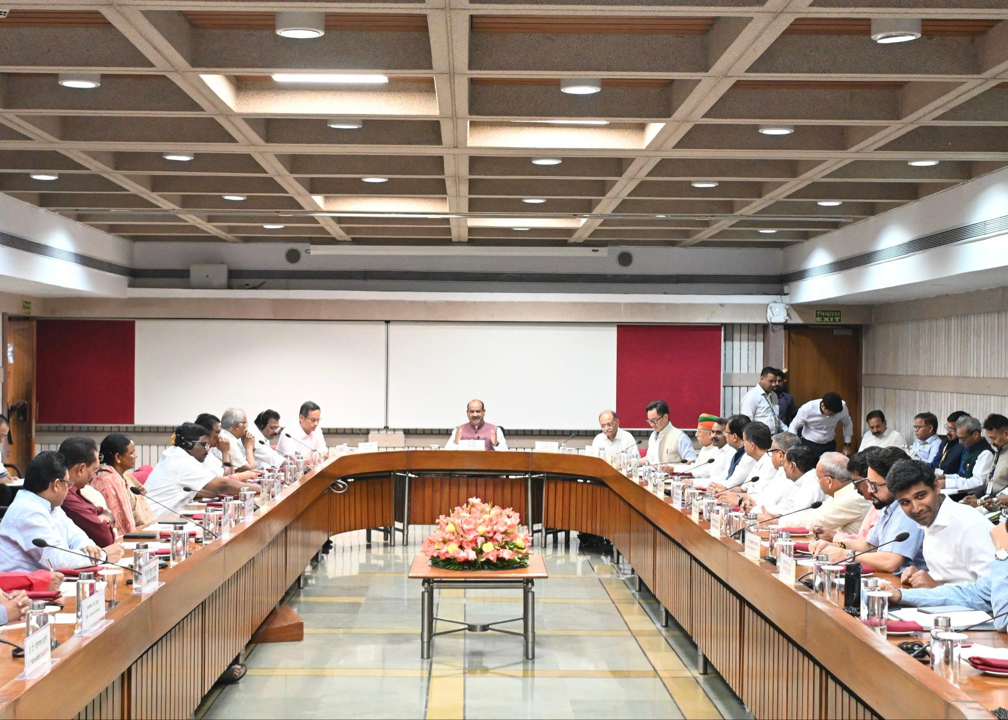 लोकसभा अध्यक्ष ओम बिड़ला ने मानसून सत्र में सांसदों से की सकारात्मक सहयोग की अपील की