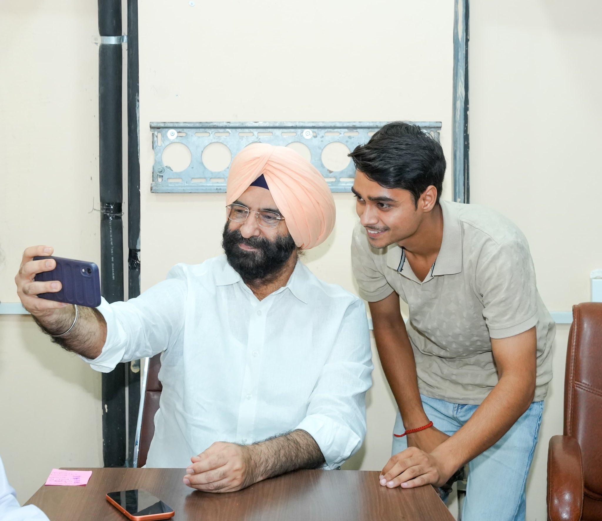 'केजरीवाल मानसिक रूप से बीमार', दिल्ली सरकार के मंत्री सिरसा का जोरदार तंज